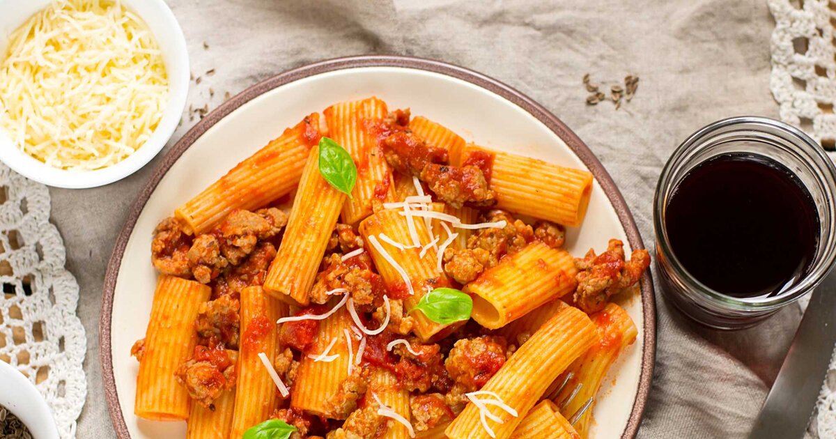 Mediterrane Gaumenfreude Rigatoni Mit Fenchel Salsiccia Und Einer Samtigen Tomatensauce